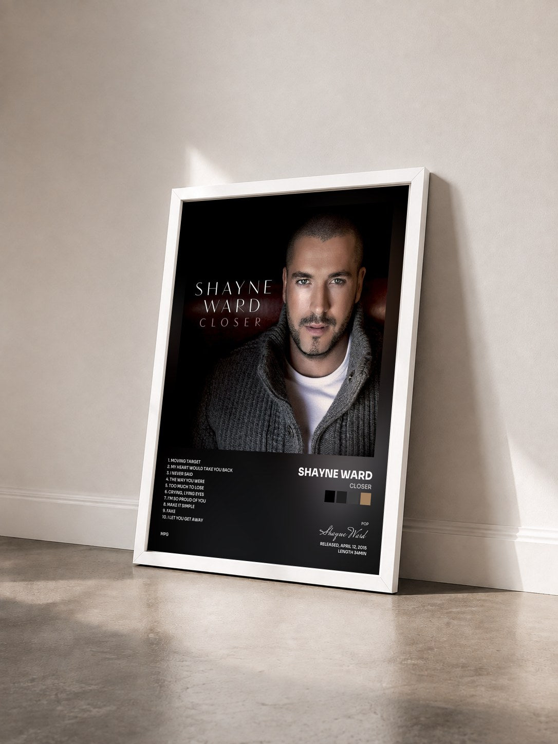 #blanc Tableau de l'album Closer de Shayne Ward vu de trois quarts, cadre blanc