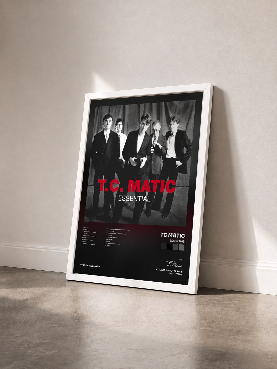 #blanc Tableau de l'album Essential de TC Matic vu de trois quarts, cadre blanc