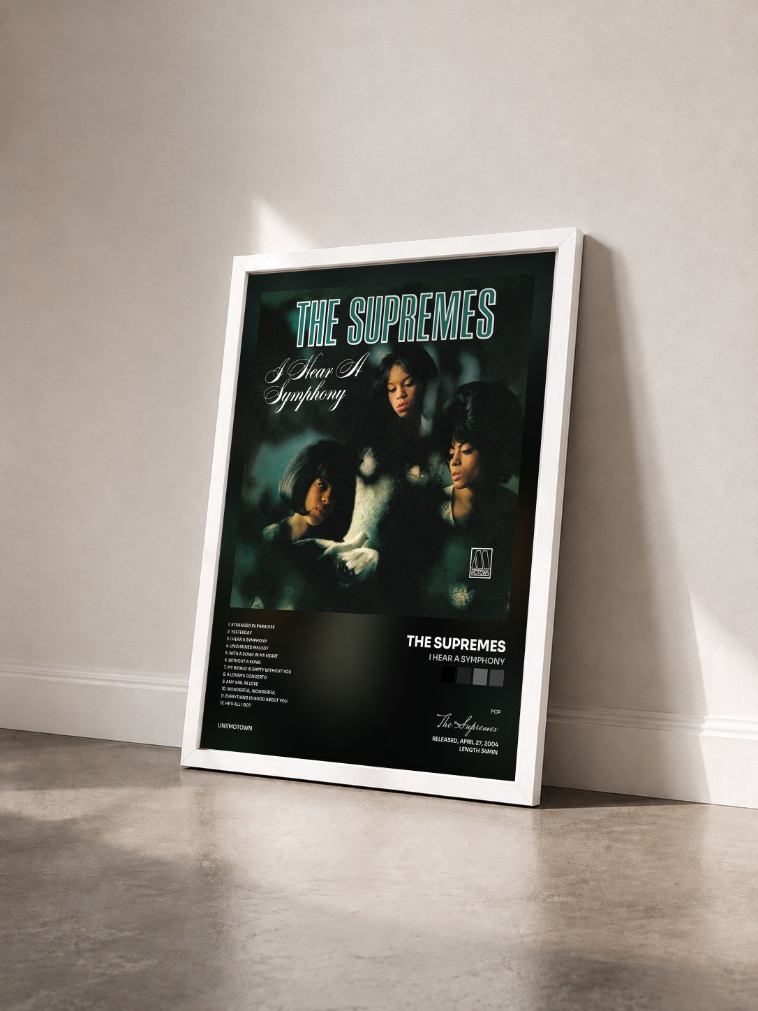 #blanc Tableau de l'album I Hear A Symphony de The Supremes vu de trois quarts, cadre blanc