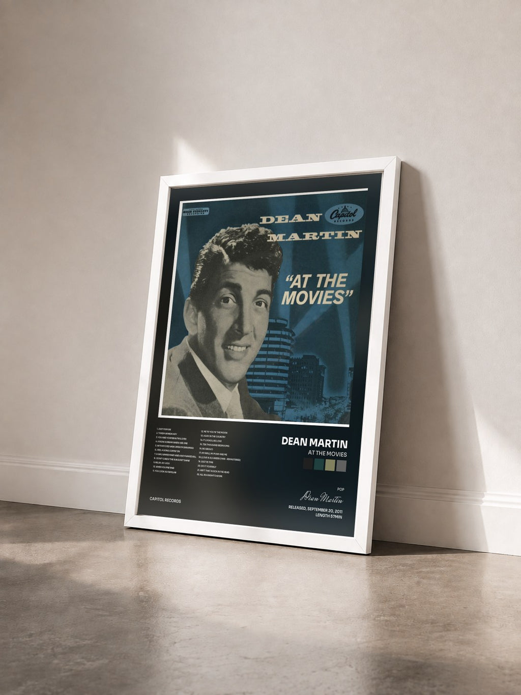 #blanc Tableau de l'album At The Movies de Dean Martin vu de trois quarts, cadre blanc