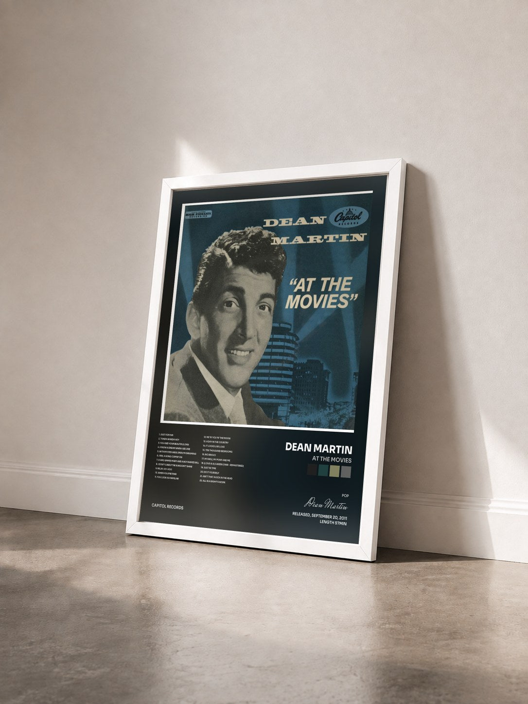 #blanc Tableau de l'album At The Movies de Dean Martin vu de trois quarts, cadre blanc