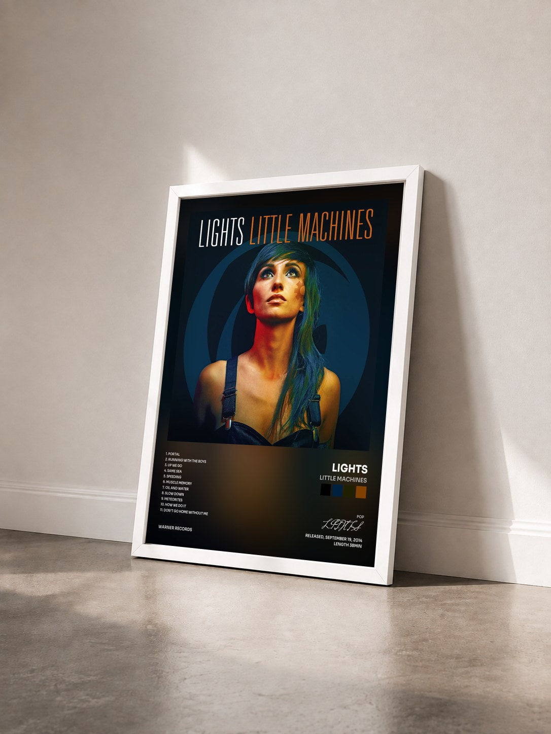 #blanc Tableau de l'album Little Machines de LIGHTS vu de trois quarts, cadre blanc