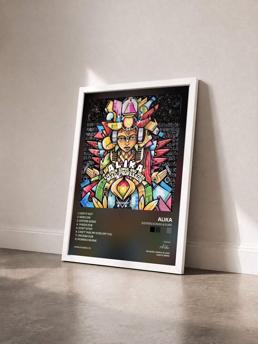 #blanc Tableau de l'album Sistren Songs & Dubs de Alika vu de trois quarts, cadre blanc