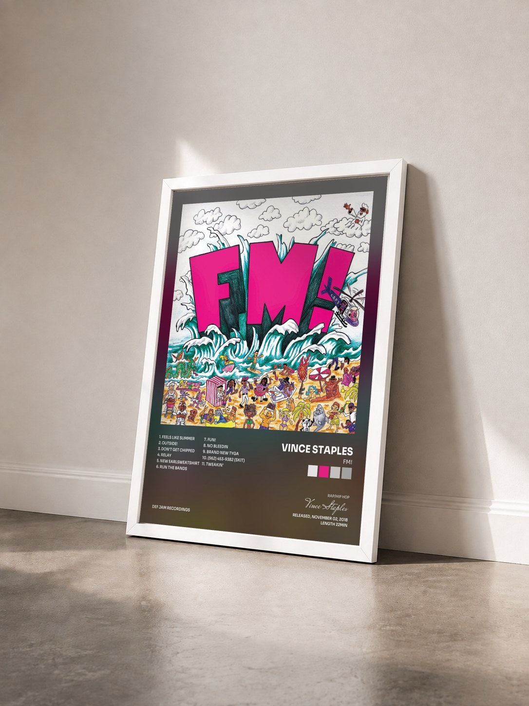 #blanc Tableau de l'album FM! de Vince Staples vu de trois quarts, cadre blanc