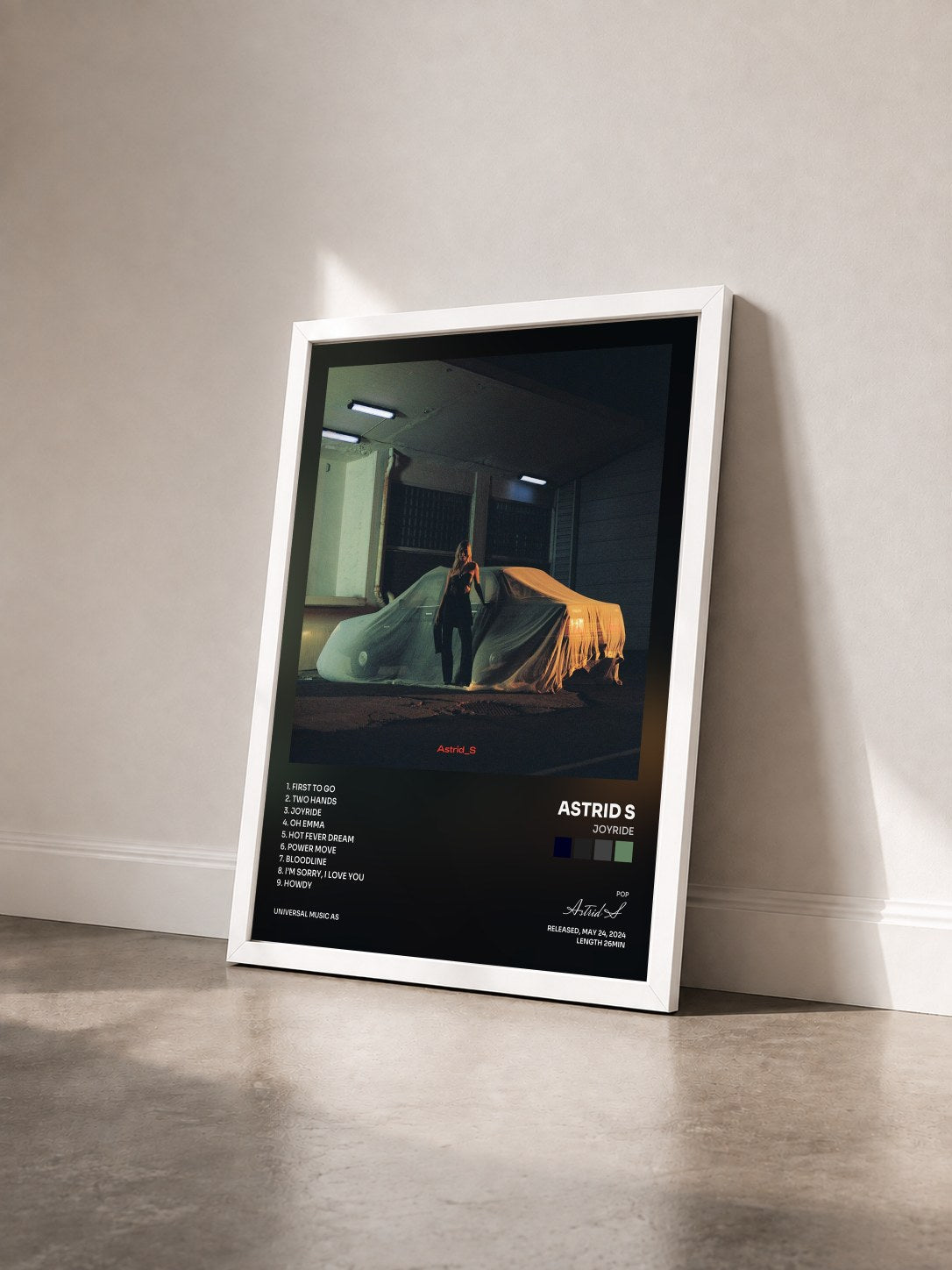 #blanc Tableau de l'album Joyride de Astrid S vu de trois quarts, cadre blanc