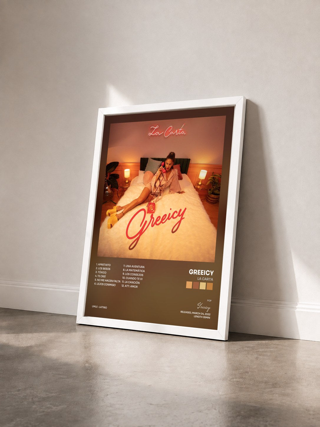 #blanc Tableau de l'album La Carta de Greeicy vu de trois quarts, cadre blanc