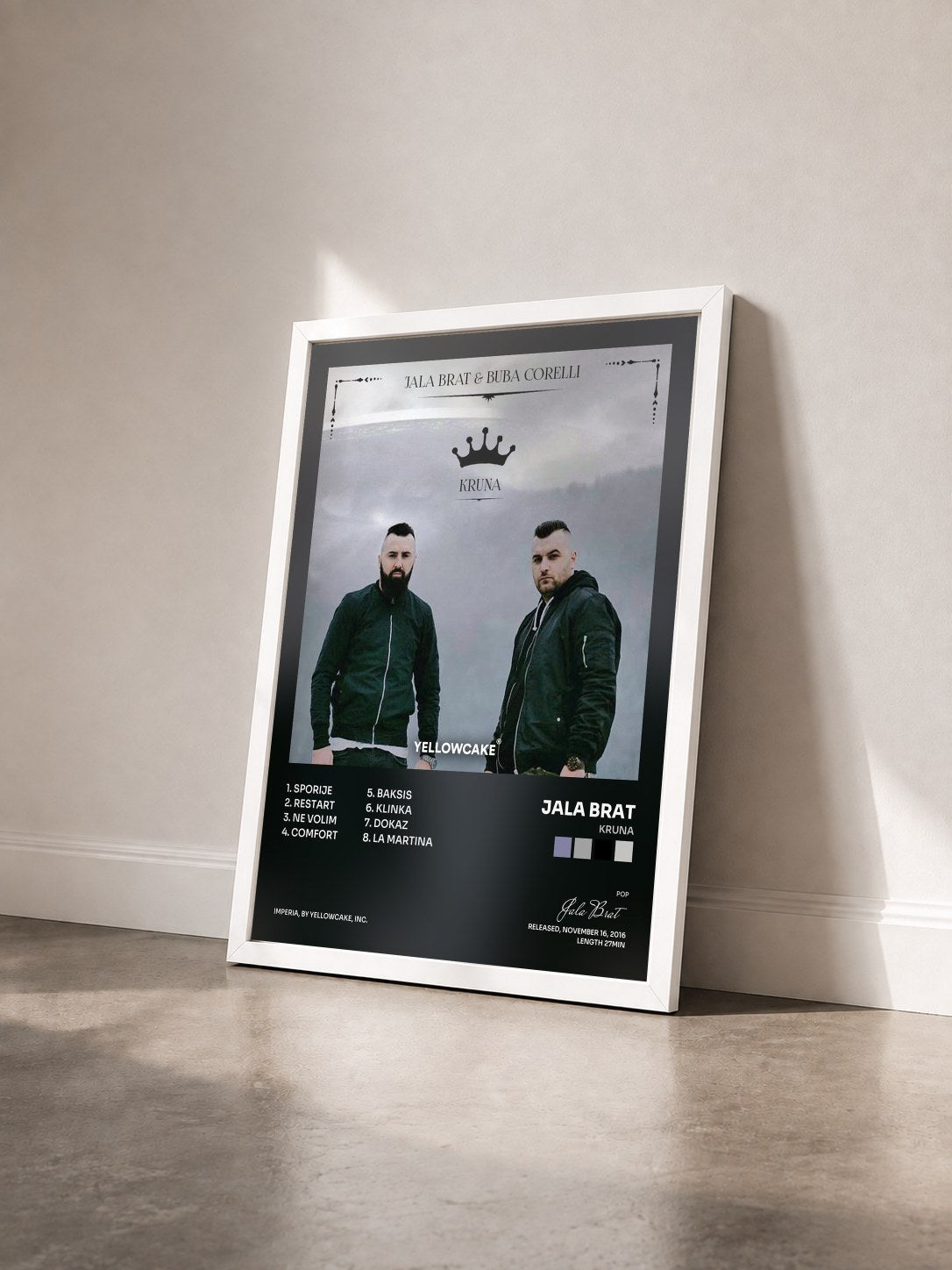 #blanc Tableau de l'album Kruna de Jala Brat vu de trois quarts, cadre blanc