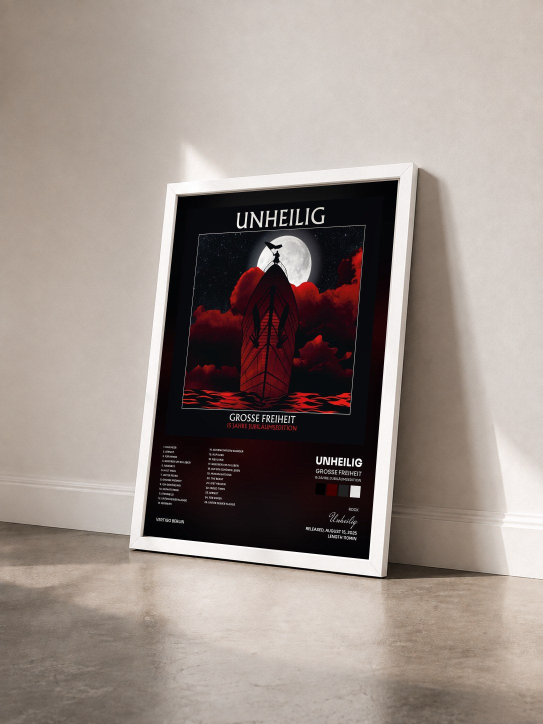 #blanc Tableau de l'album Grosse Freiheit (15 Jahre Jubiläumsedition) de Unheilig vu de trois quarts, cadre blanc