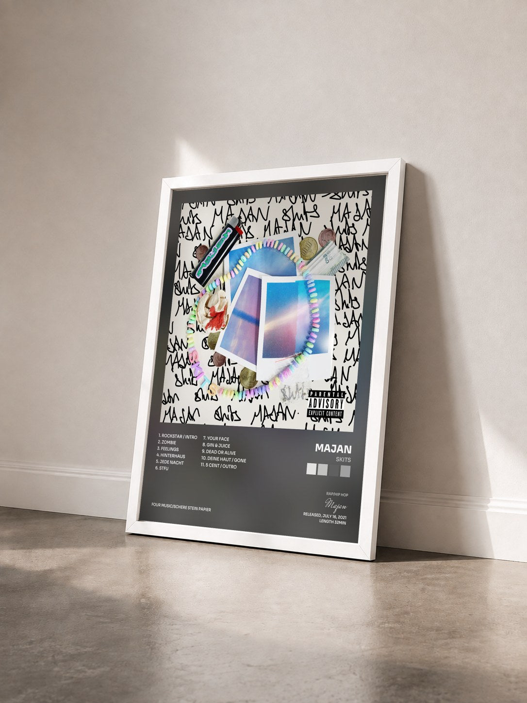 #blanc Tableau de l'album SKITS de Majan vu de trois quarts, cadre blanc