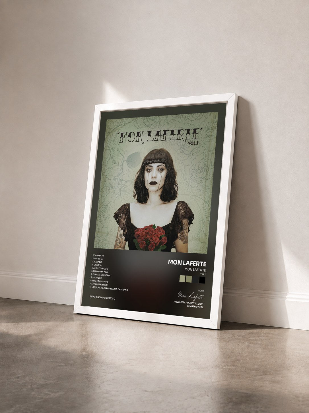 #blanc Tableau de l'album Mon Laferte (Vol. 1) de Mon Laferte vu de trois quarts, cadre blanc