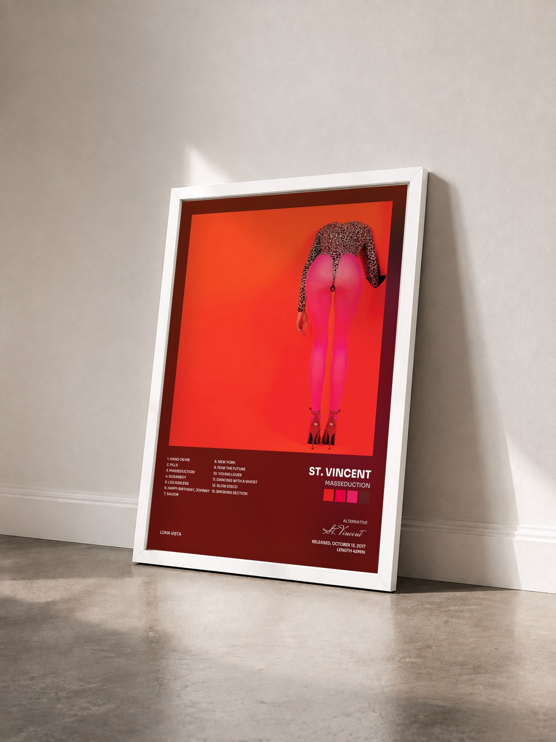 #blanc Tableau de l'album MASSEDUCTION de St. Vincent vu de trois quarts, cadre blanc
