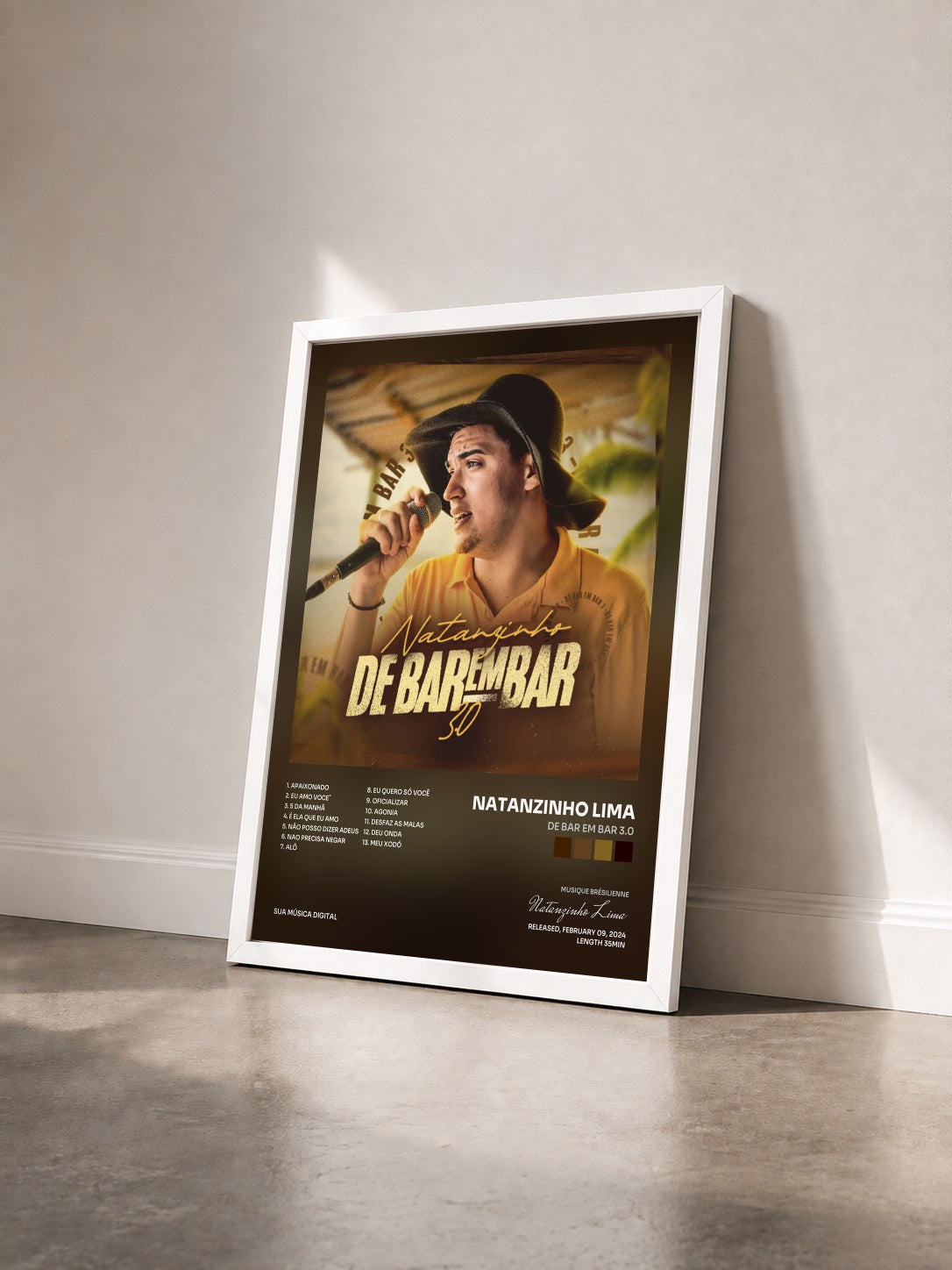 #blanc Tableau de l'album De Bar em Bar 3.0 de Natanzinho Lima vu de trois quarts, cadre blanc