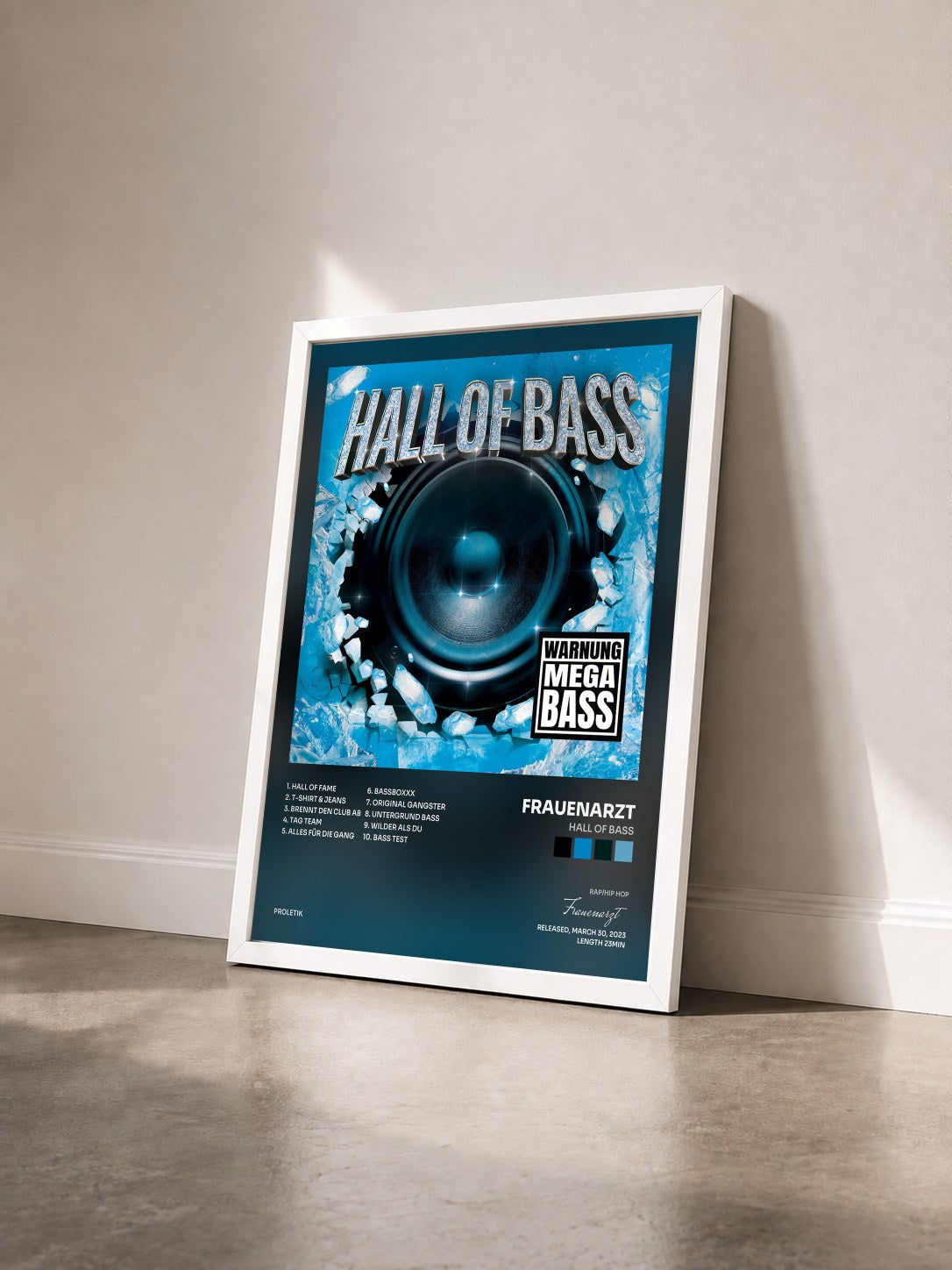 #blanc Tableau de l'album Hall of Bass de Frauenarzt vu de trois quarts, cadre blanc