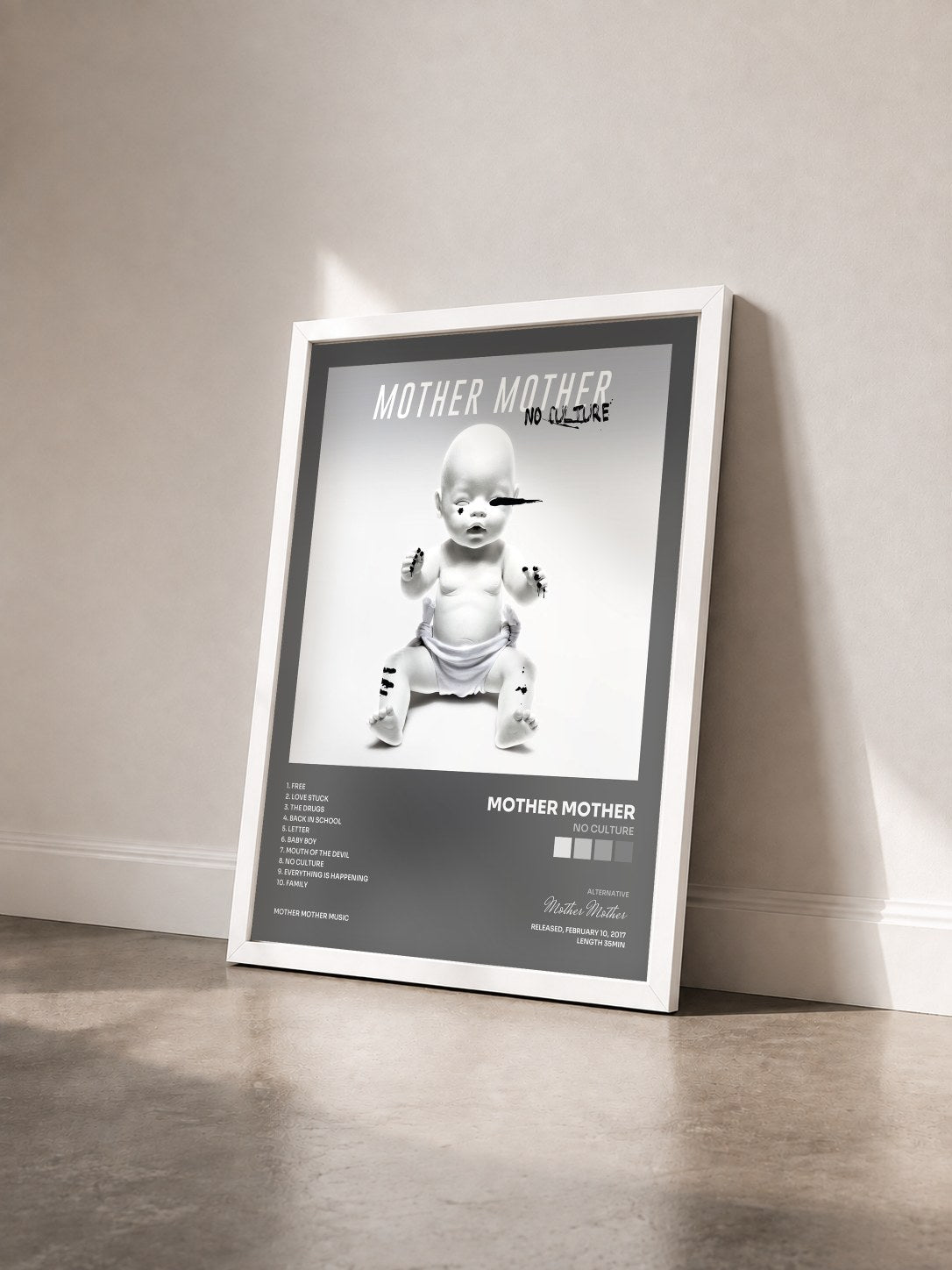#blanc Tableau de l'album No Culture de Mother Mother vu de trois quarts, cadre blanc