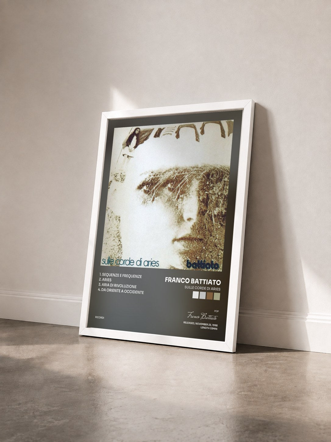 #blanc Tableau de l'album Sulle Corde Di Aries de Franco Battiato vu de trois quarts, cadre blanc