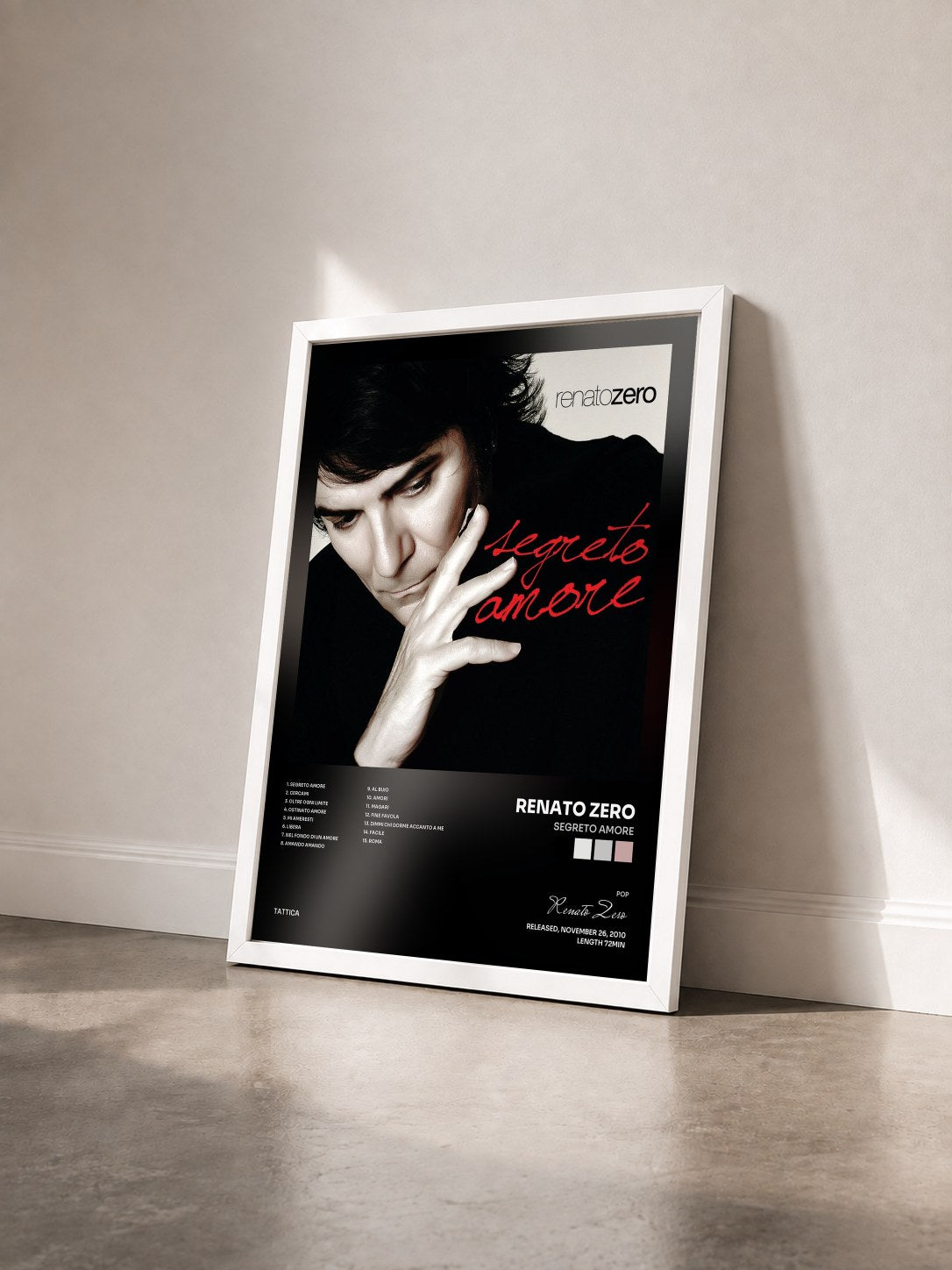 #blanc Tableau de l'album Segreto Amore de Renato Zero vu de trois quarts, cadre blanc
