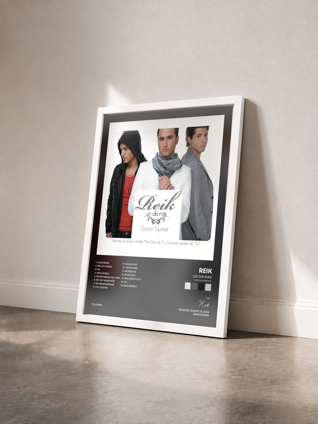#blanc Tableau de l'album Un Dia Mas (Edicion Especial) de Reik vu de trois quarts, cadre blanc