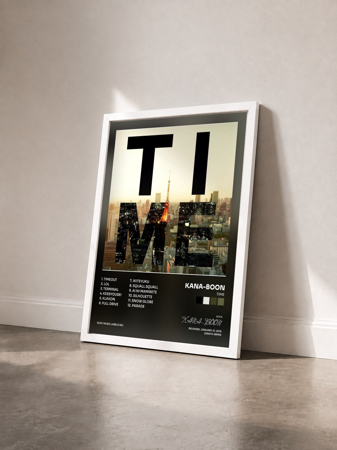 #blanc Tableau de l'album TIME de KANA-BOON vu de trois quarts, cadre blanc