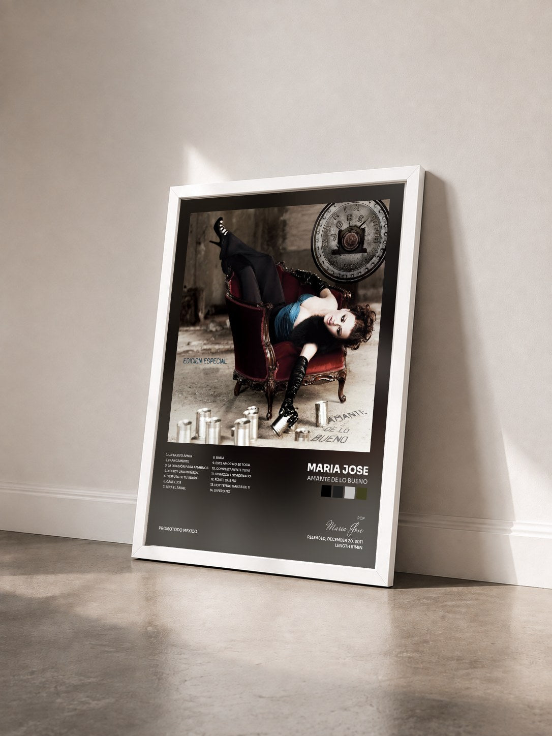 #blanc Tableau de l'album Amante de Lo Bueno de Maria Jose vu de trois quarts, cadre blanc
