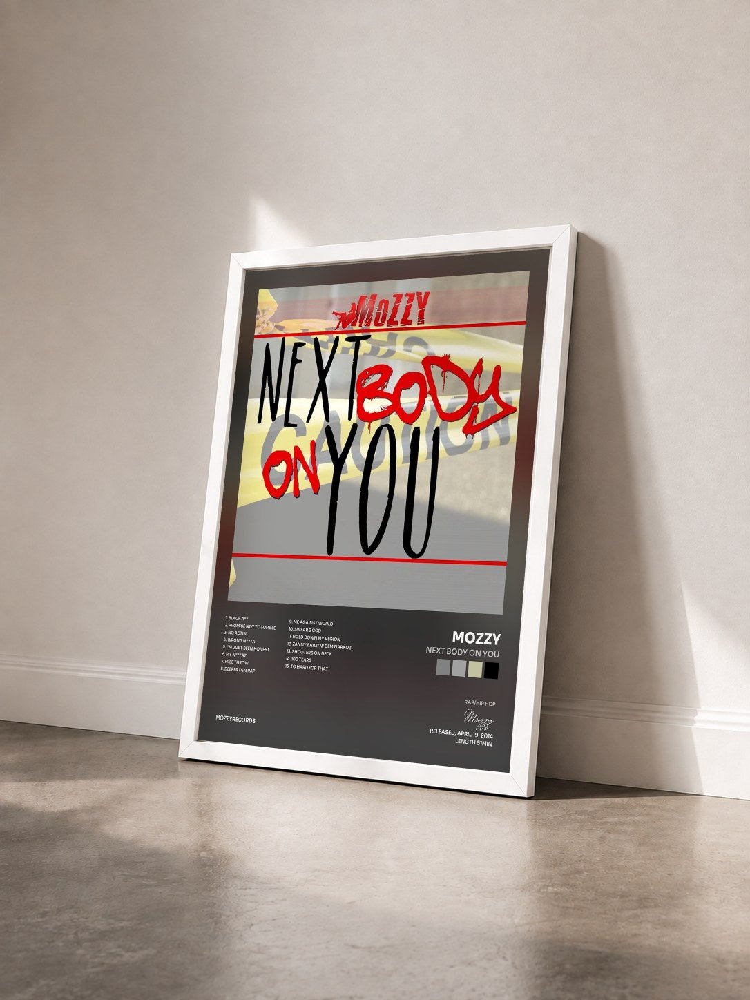 #blanc Tableau de l'album Next Body On You de Mozzy vu de trois quarts, cadre blanc