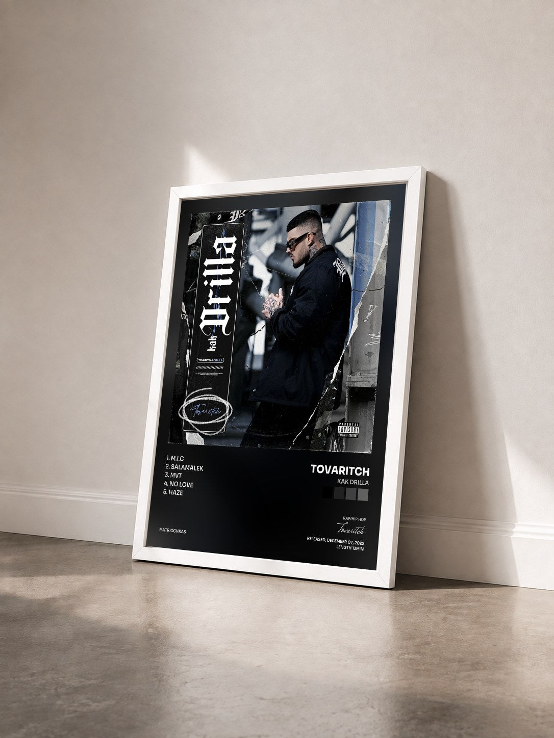 #blanc Tableau de l'album Kak Drilla de Tovaritch vu de trois quarts, cadre blanc