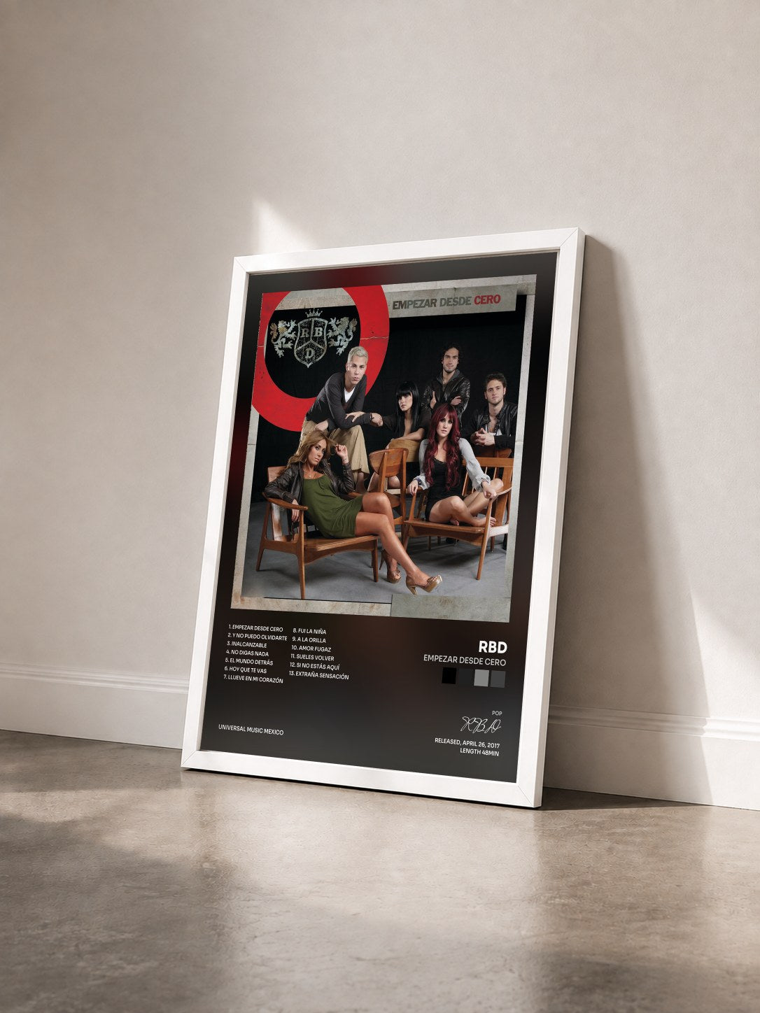 #blanc Tableau de l'album Empezar Desde Cero de RBD vu de trois quarts, cadre blanc