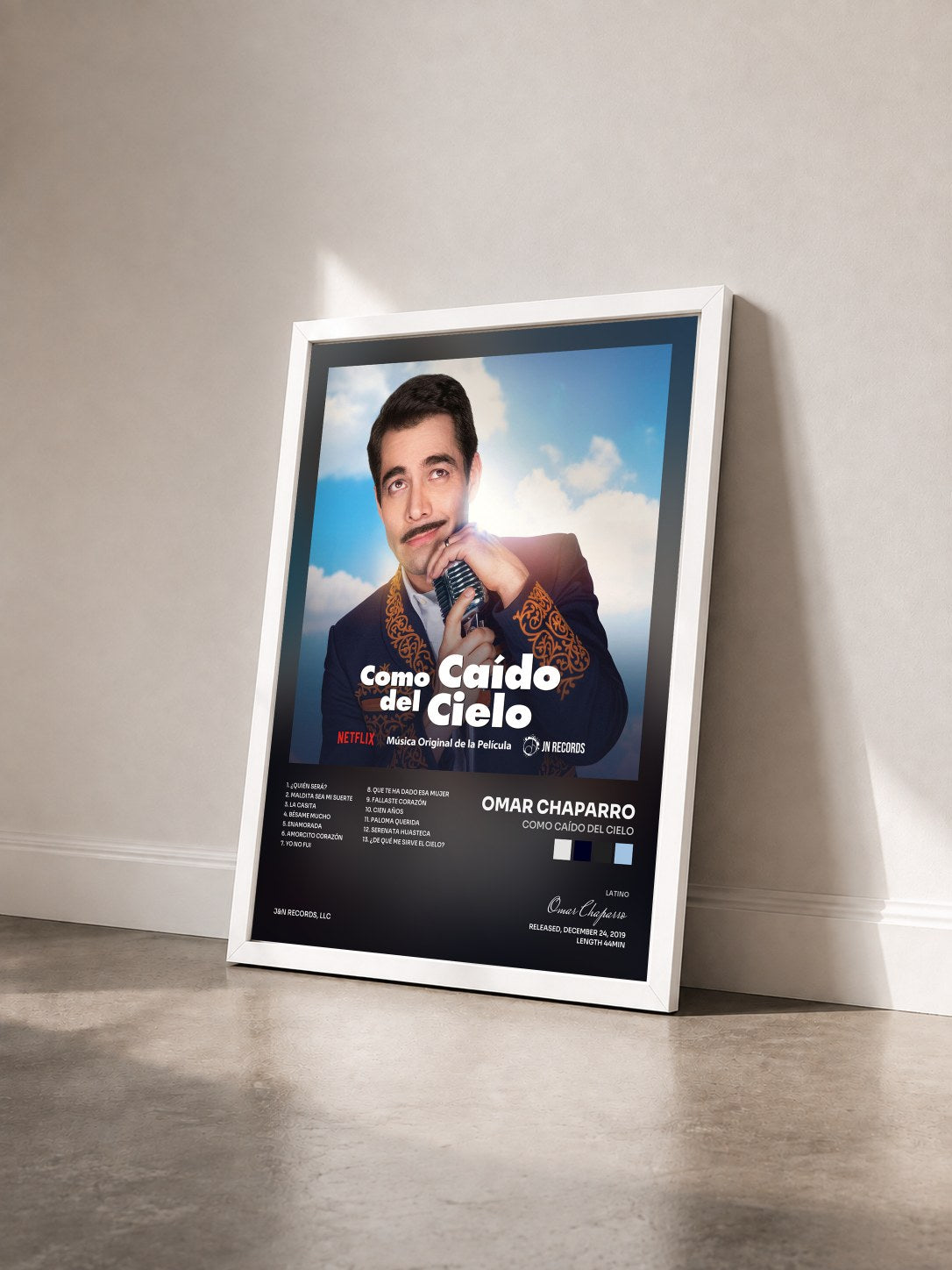 #blanc Tableau de l'album Como Caído del Cielo de Omar Chaparro vu de trois quarts, cadre blanc