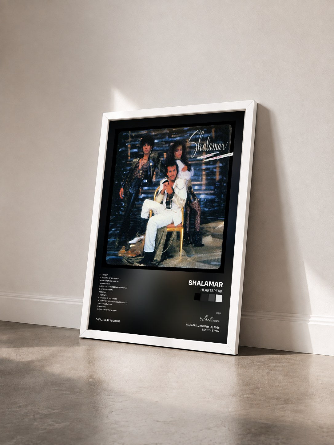 #blanc Tableau de l'album Heartbreak de Shalamar vu de trois quarts, cadre blanc