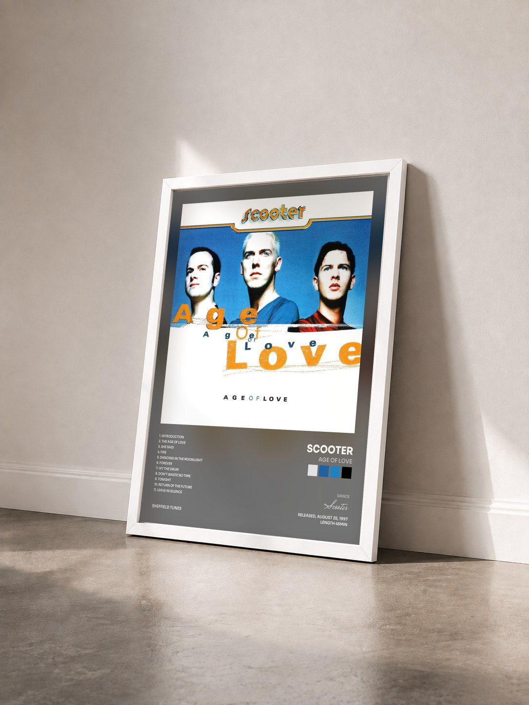 #blanc Tableau de l'album Age Of Love de Scooter vu de trois quarts, cadre blanc