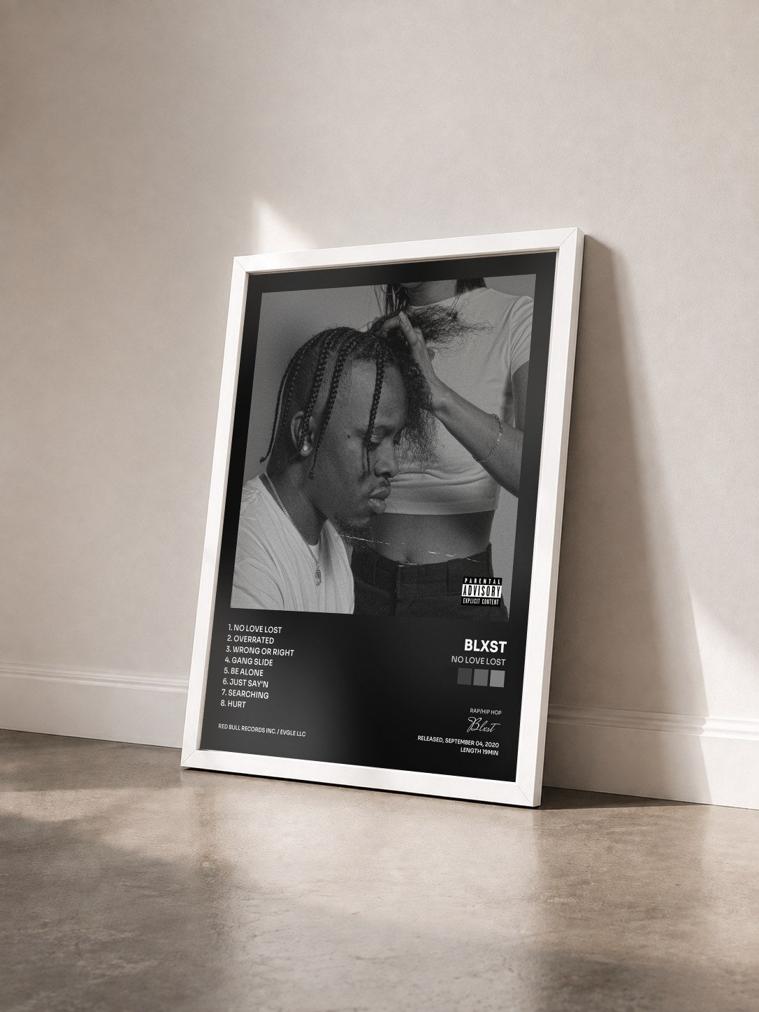 #blanc Tableau de l'album No Love Lost de Blxst vu de trois quarts, cadre blanc