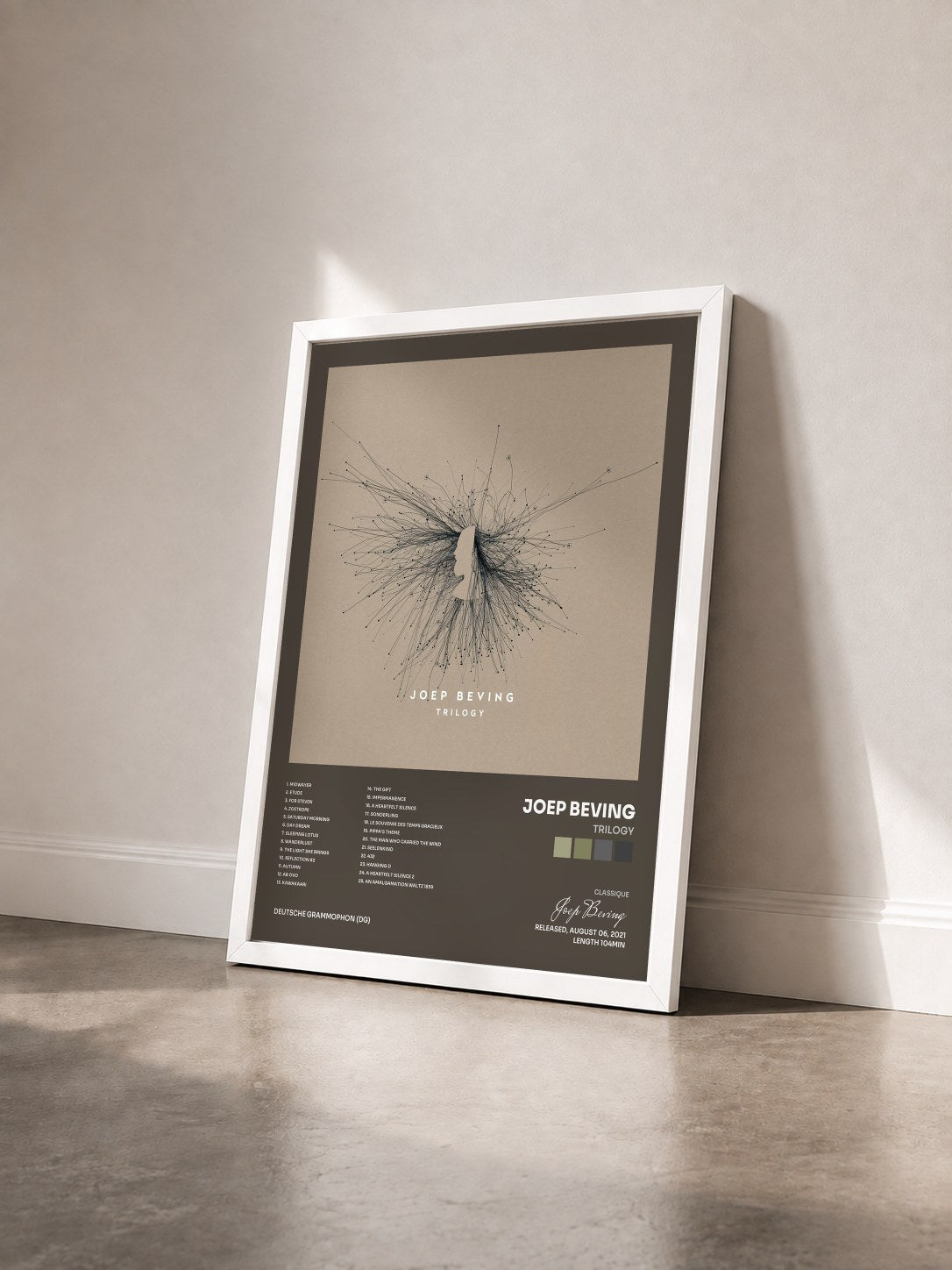 #blanc Tableau de l'album Trilogy de Joep Beving vu de trois quarts, cadre blanc