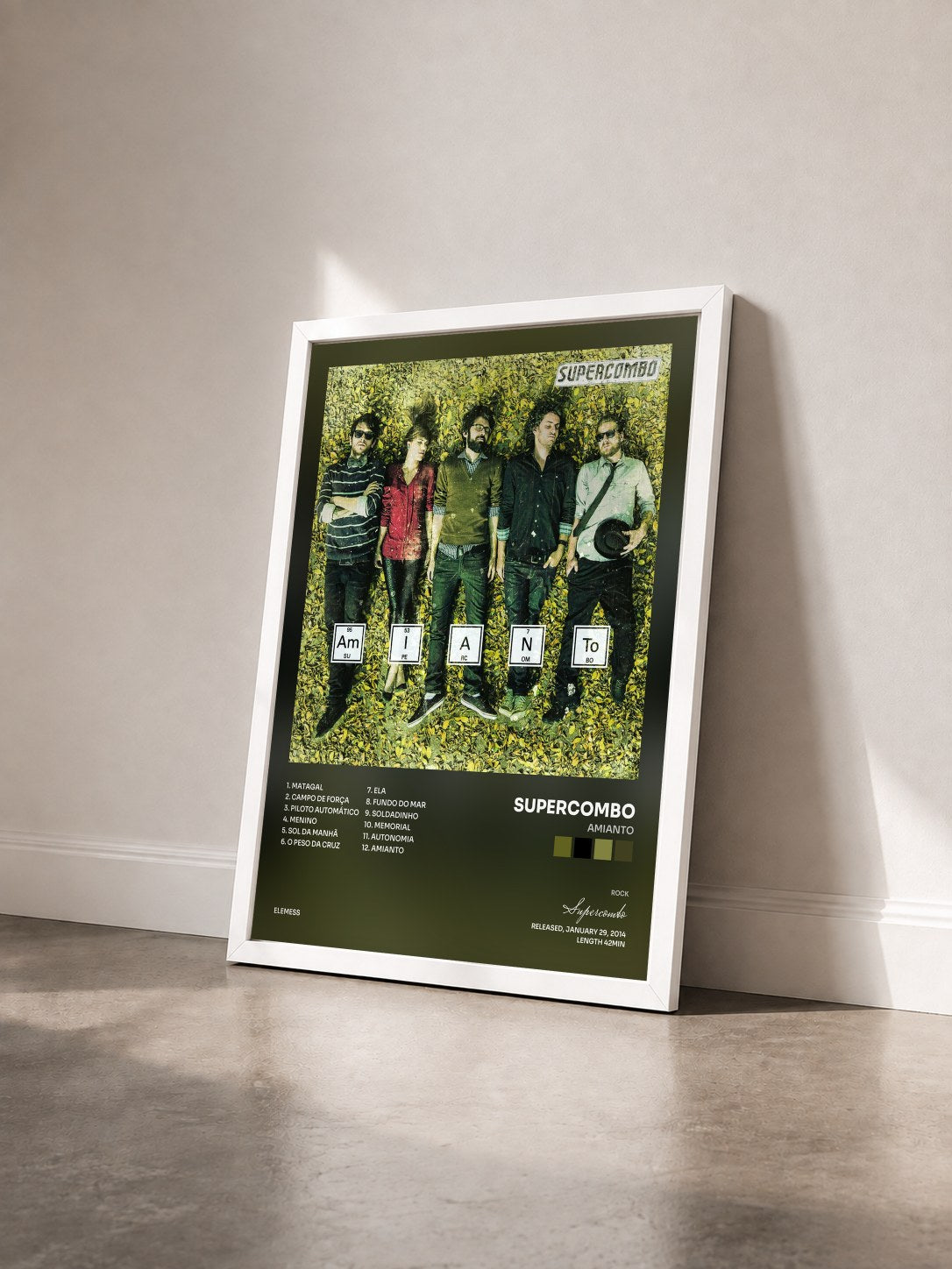 #blanc Tableau de l'album Amianto de Supercombo vu de trois quarts, cadre blanc