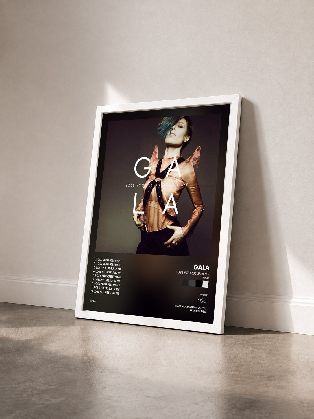 #blanc Tableau de l'album Lose Yourself In Me (Deluxe) de Gala vu de trois quarts, cadre blanc