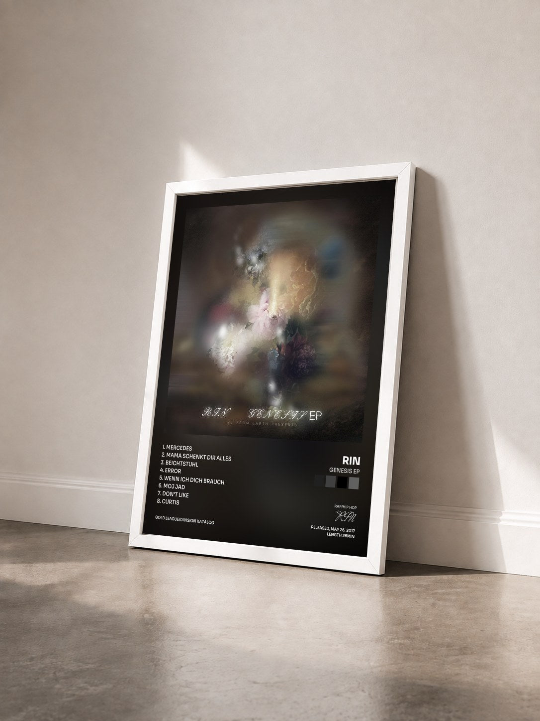 #blanc Tableau de l'album Genesis EP de RIN vu de trois quarts, cadre blanc