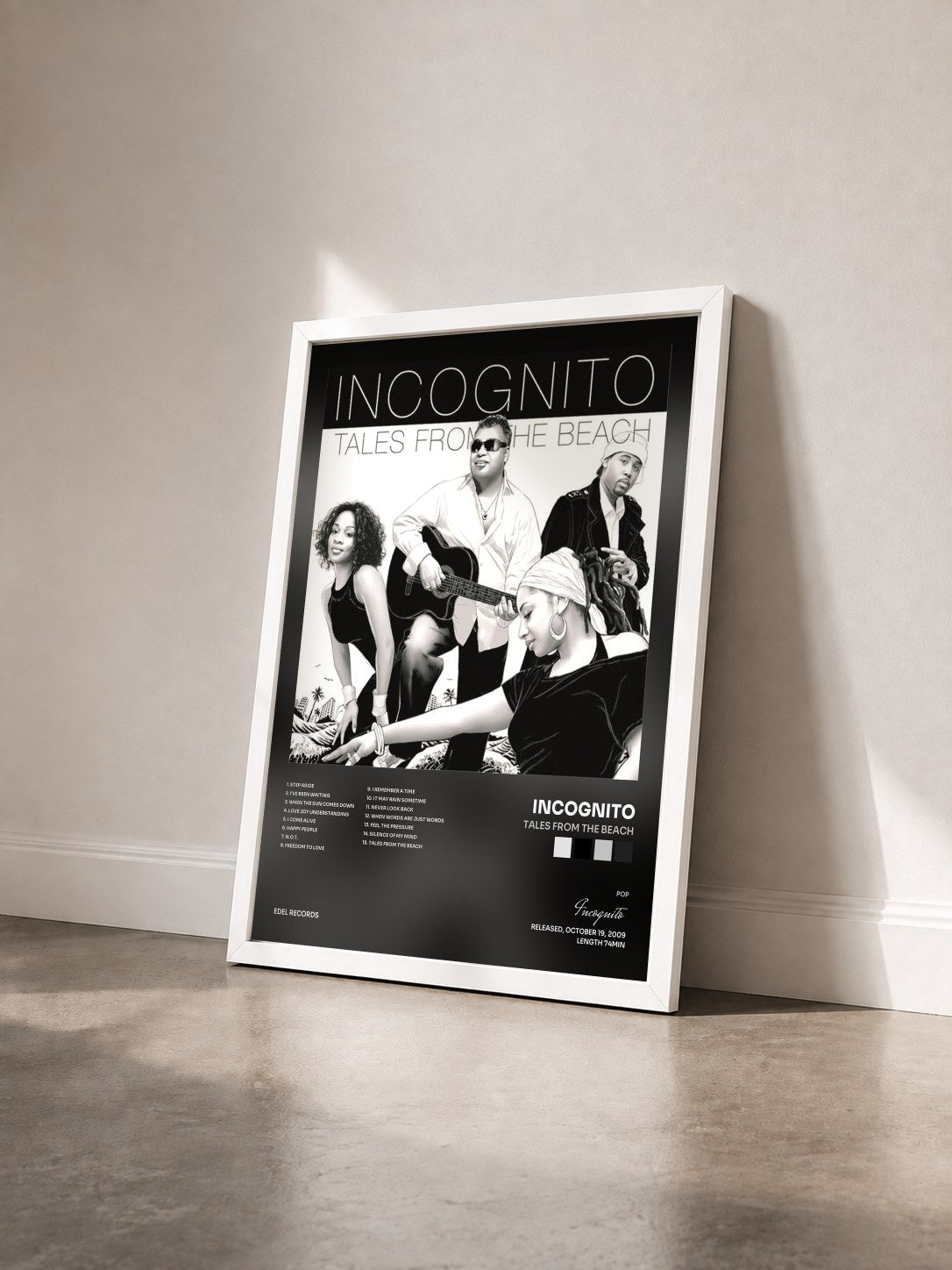 #blanc Tableau de l'album Tales from the Beach de Incognito vu de trois quarts, cadre blanc
