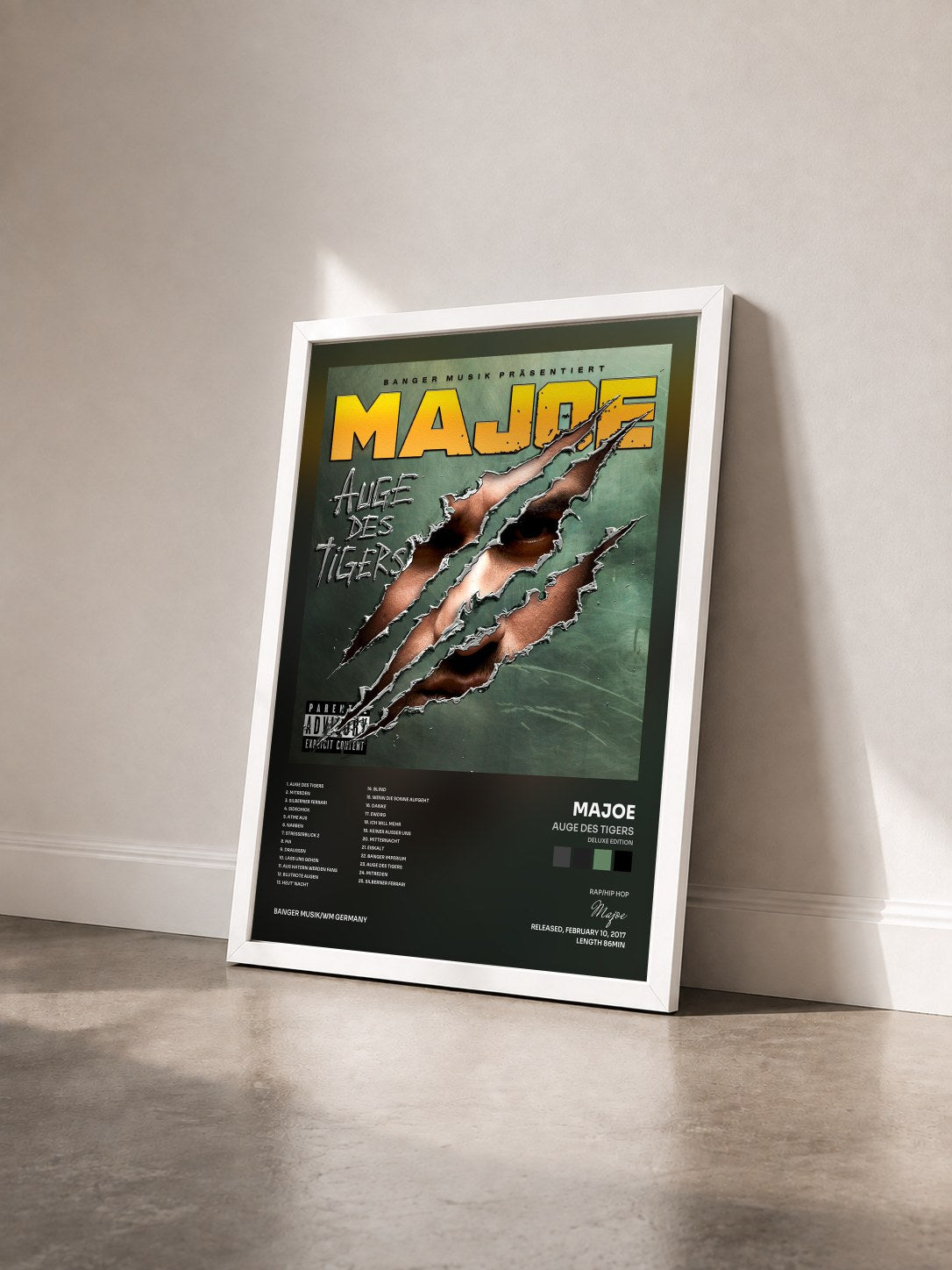 #blanc Tableau de l'album Auge des Tigers (Deluxe Edition) de Majoe vu de trois quarts, cadre blanc