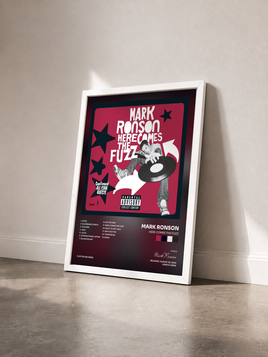 #blanc Tableau de l'album Here Comes The Fuzz de Mark Ronson vu de trois quarts, cadre blanc