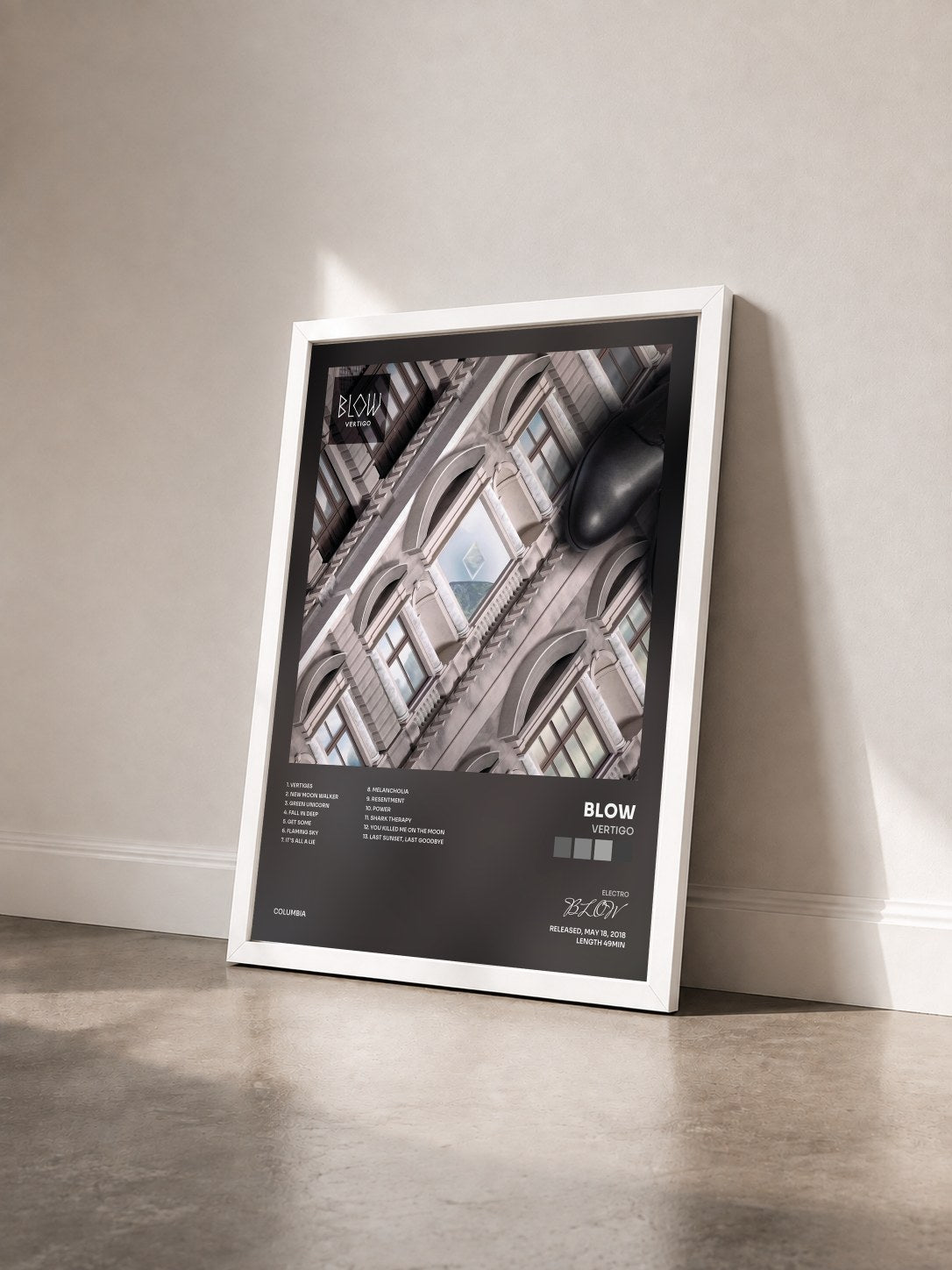 #blanc Tableau de l'album Vertigo de BLOW vu de trois quarts, cadre blanc