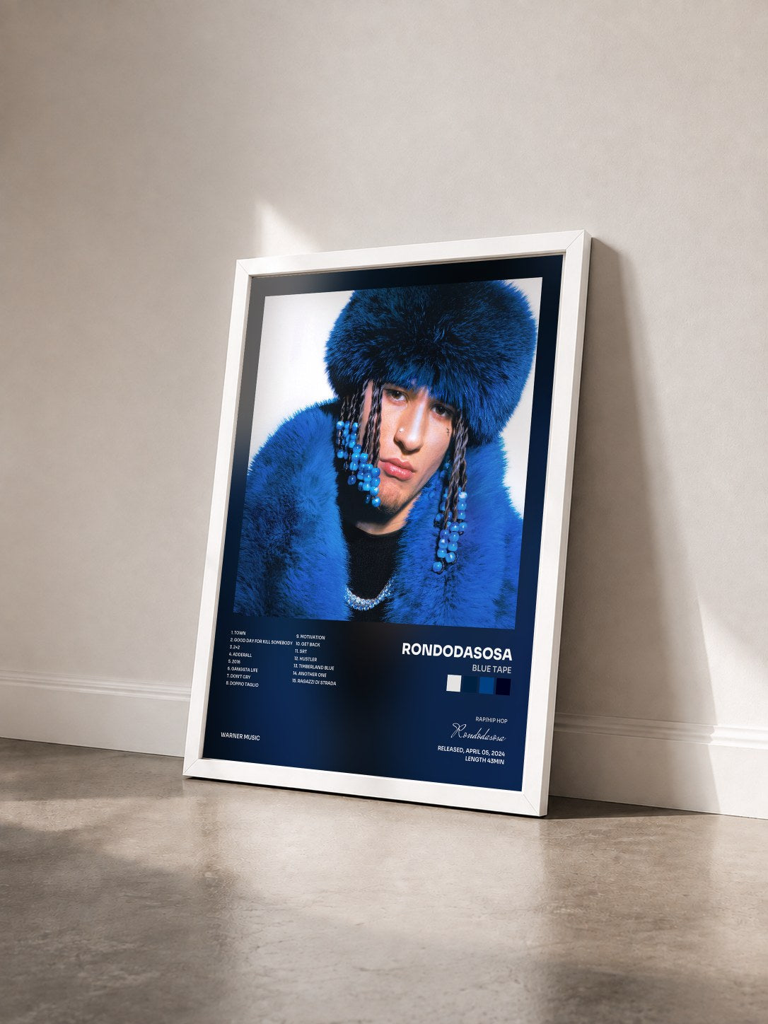 #blanc Tableau de l'album BLUE TAPE de Rondodasosa vu de trois quarts, cadre blanc