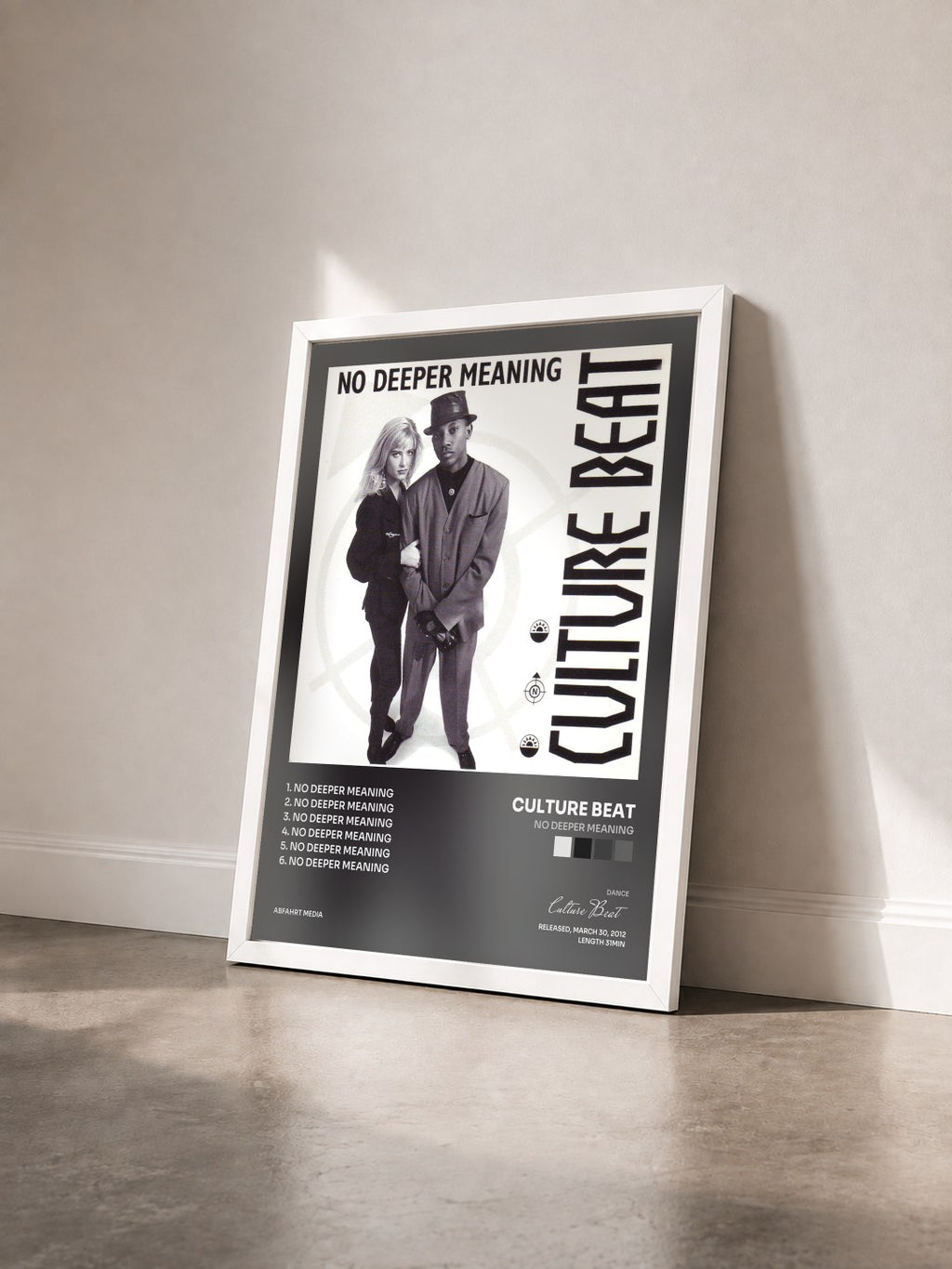 #blanc Tableau de l'album No Deeper Meaning de Culture Beat vu de trois quarts, cadre blanc