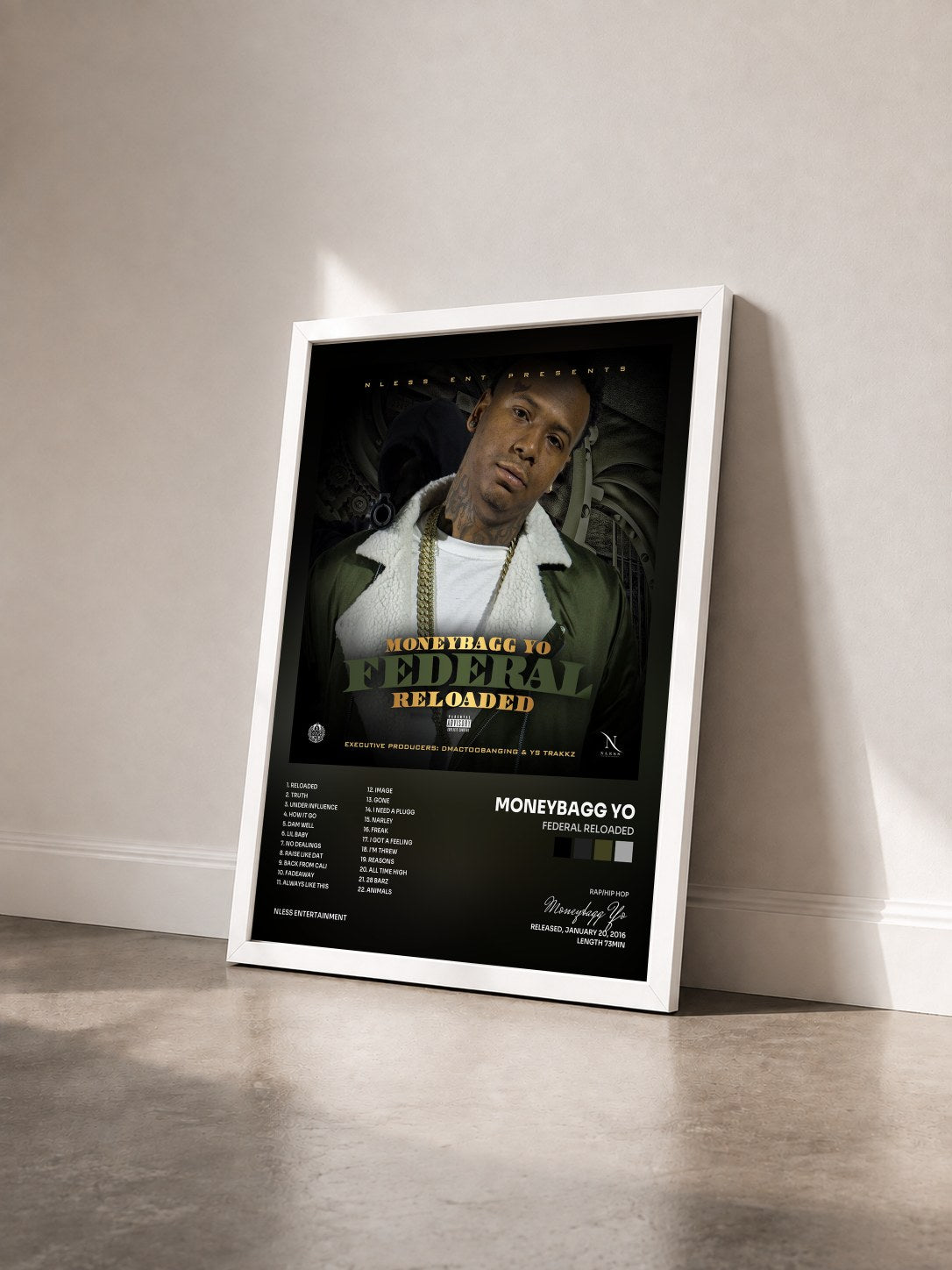 #blanc Tableau de l'album Federal Reloaded de Moneybagg Yo vu de trois quarts, cadre blanc