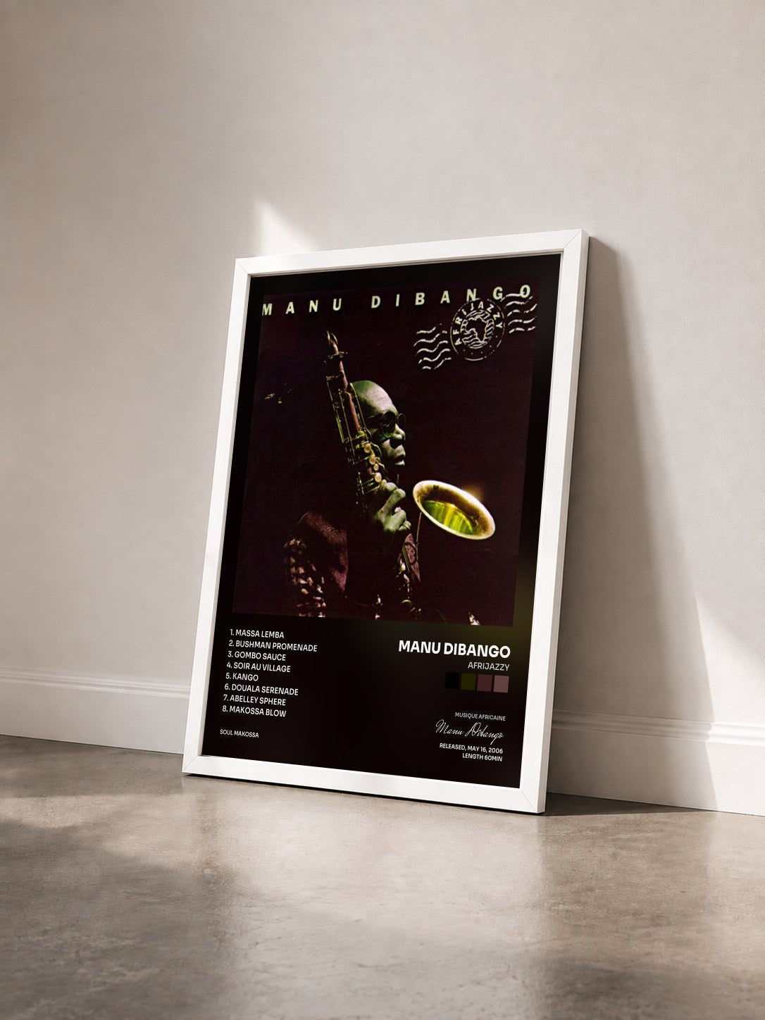 #blanc Tableau de l'album Afrijazzy de Manu Dibango vu de trois quarts, cadre blanc