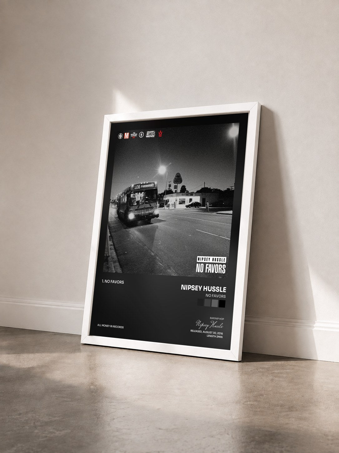 #blanc Tableau de l'album No Favors de Nipsey Hussle vu de trois quarts, cadre blanc