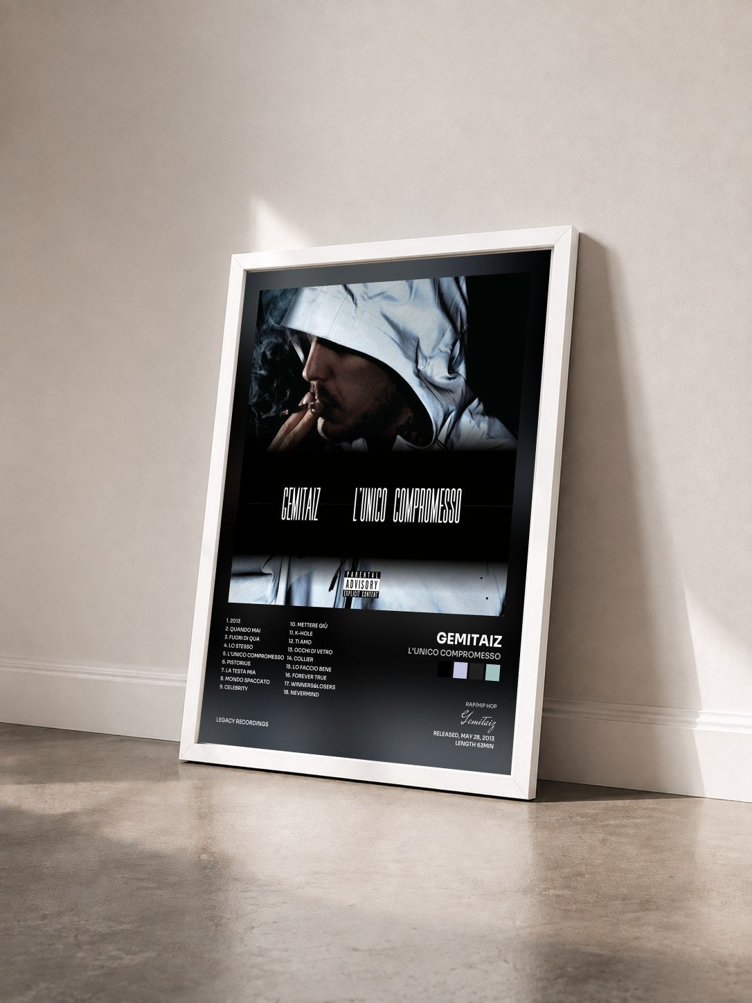 #blanc Tableau de l'album L'Unico Compromesso de Gemitaiz vu de trois quarts, cadre blanc