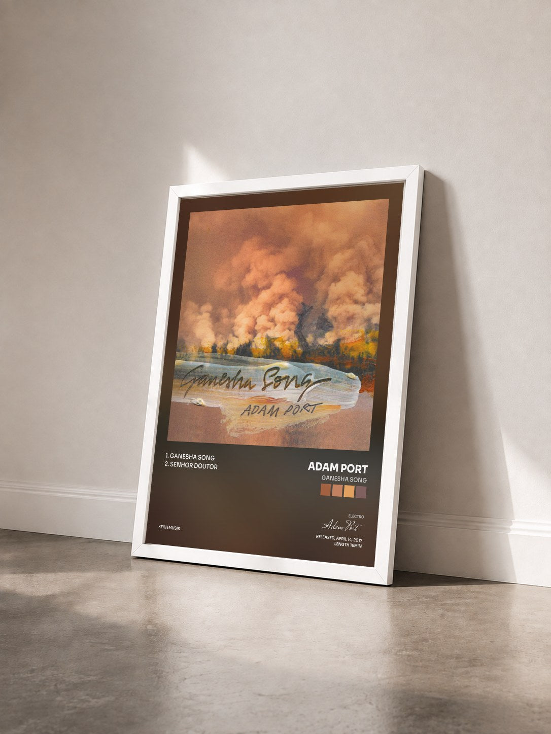 #blanc Tableau de l'album Ganesha Song de Adam Port vu de trois quarts, cadre blanc