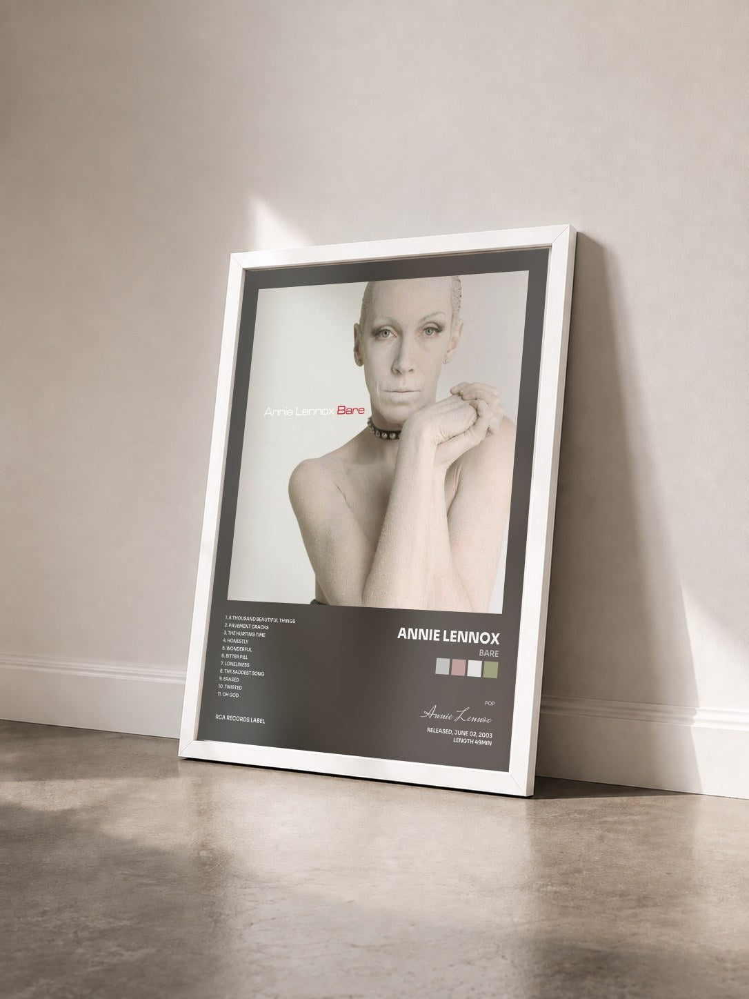 #blanc Tableau de l'album Bare de Annie Lennox vu de trois quarts, cadre blanc