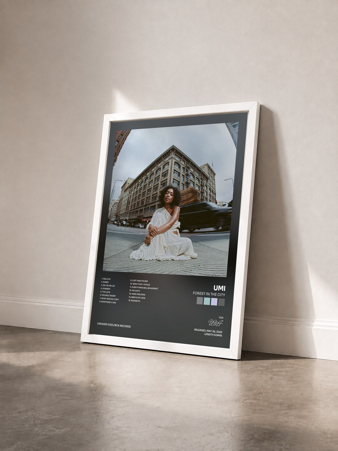 #blanc Tableau de l'album Forest in the City de UMI vu de trois quarts, cadre blanc