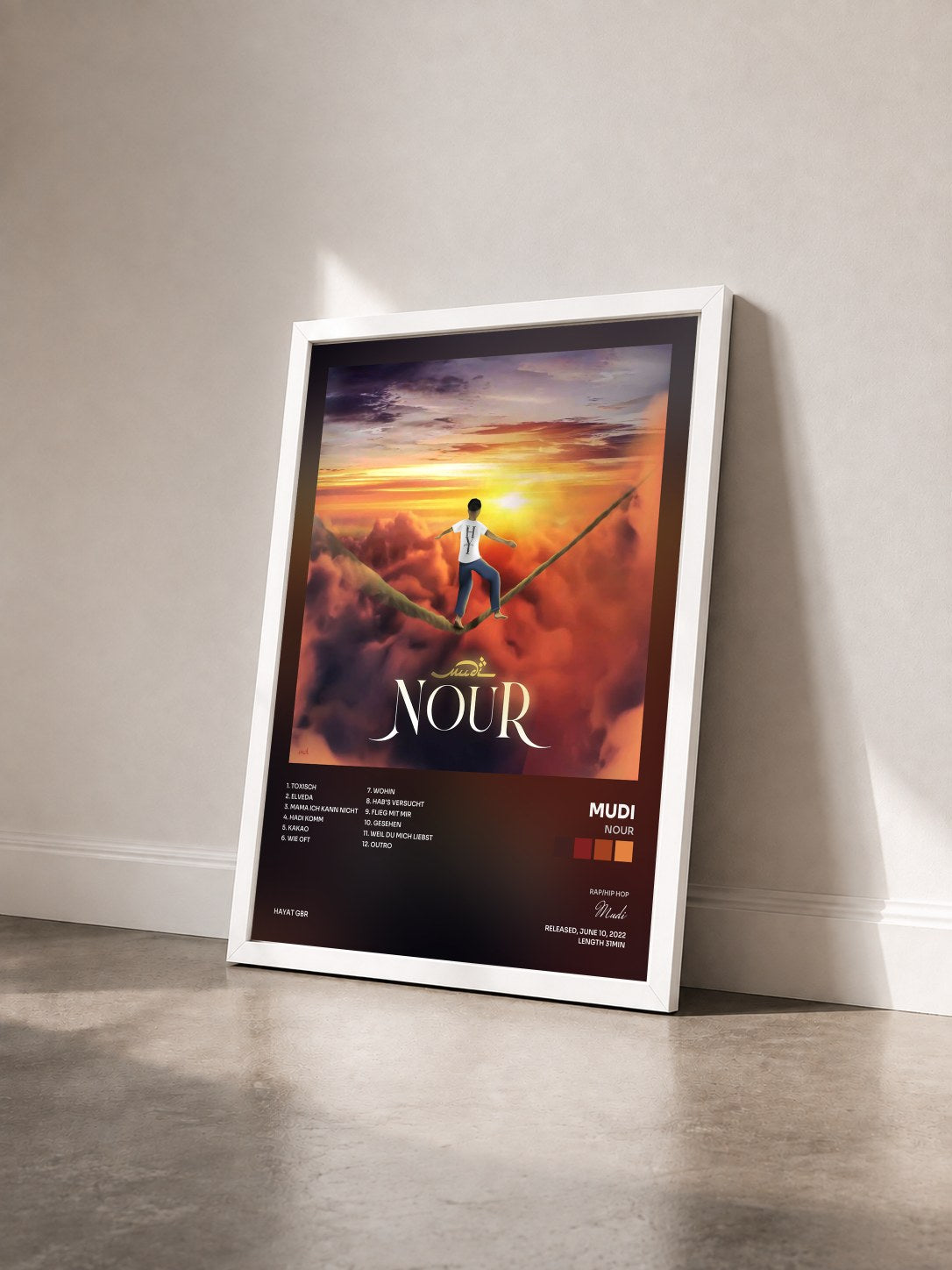 #blanc Tableau de l'album Nour de Mudi vu de trois quarts, cadre blanc