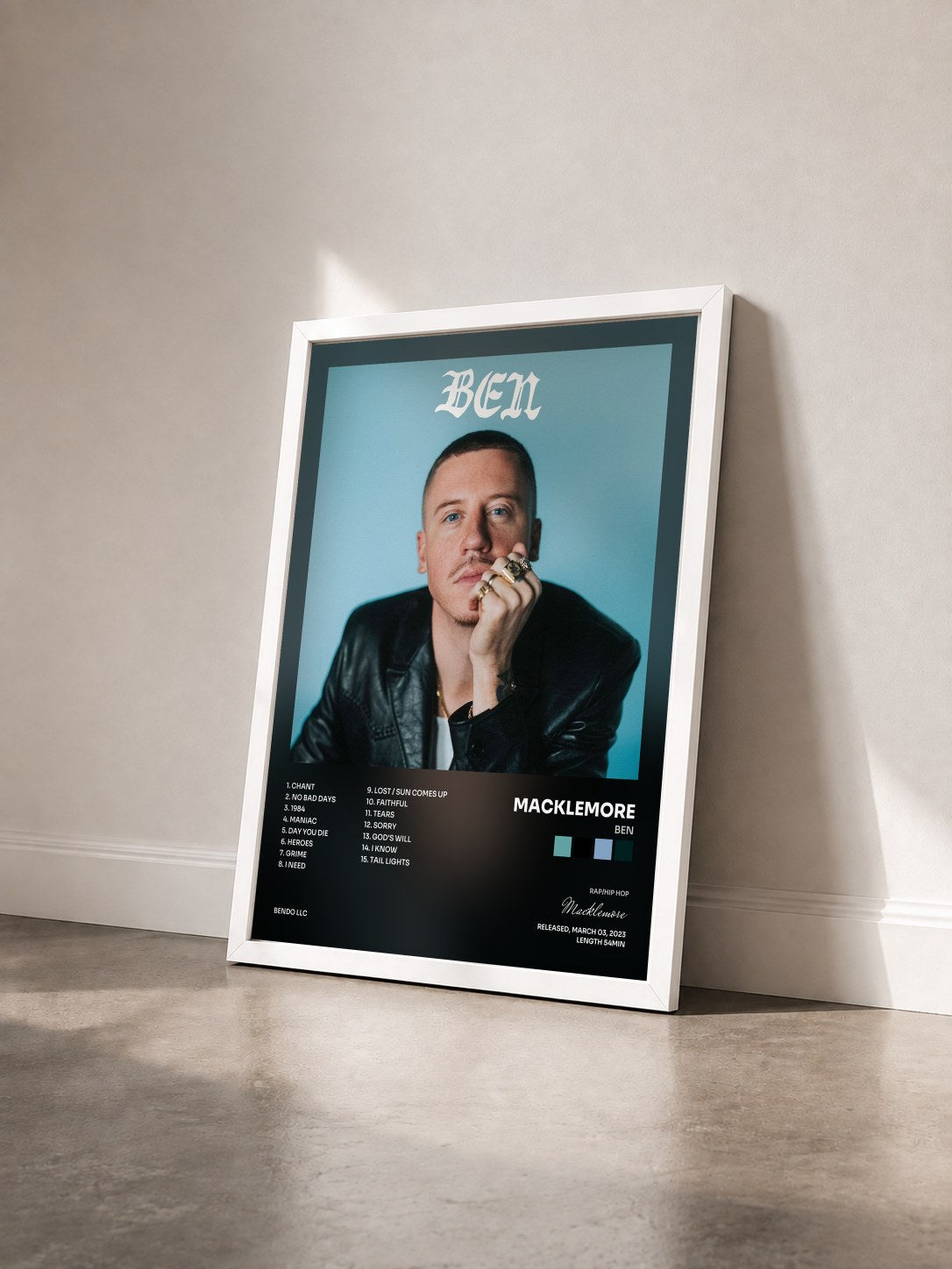 #blanc Tableau de l'album BEN de Macklemore vu de trois quarts, cadre blanc