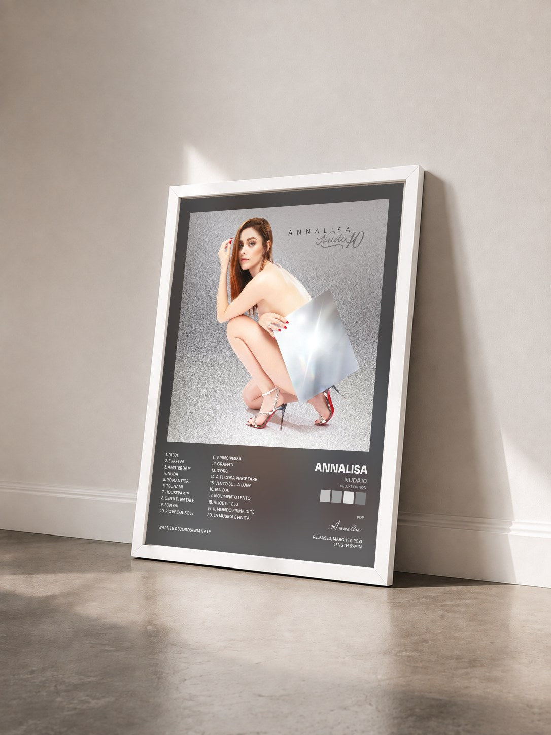 #blanc Tableau de l'album Nuda10 (Deluxe Edition) de Annalisa vu de trois quarts, cadre blanc